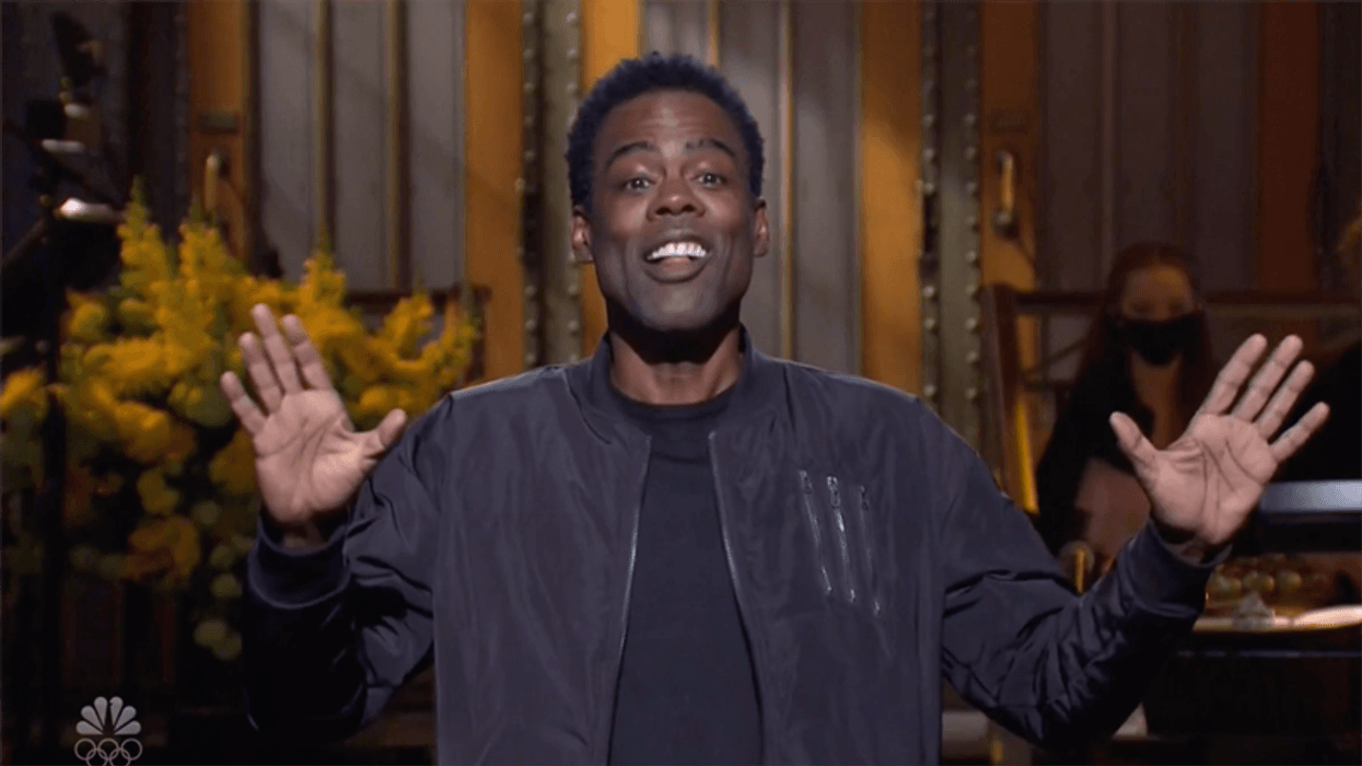 WATCH: Chris Rock hilariously crashes SNL opening skit during season finale