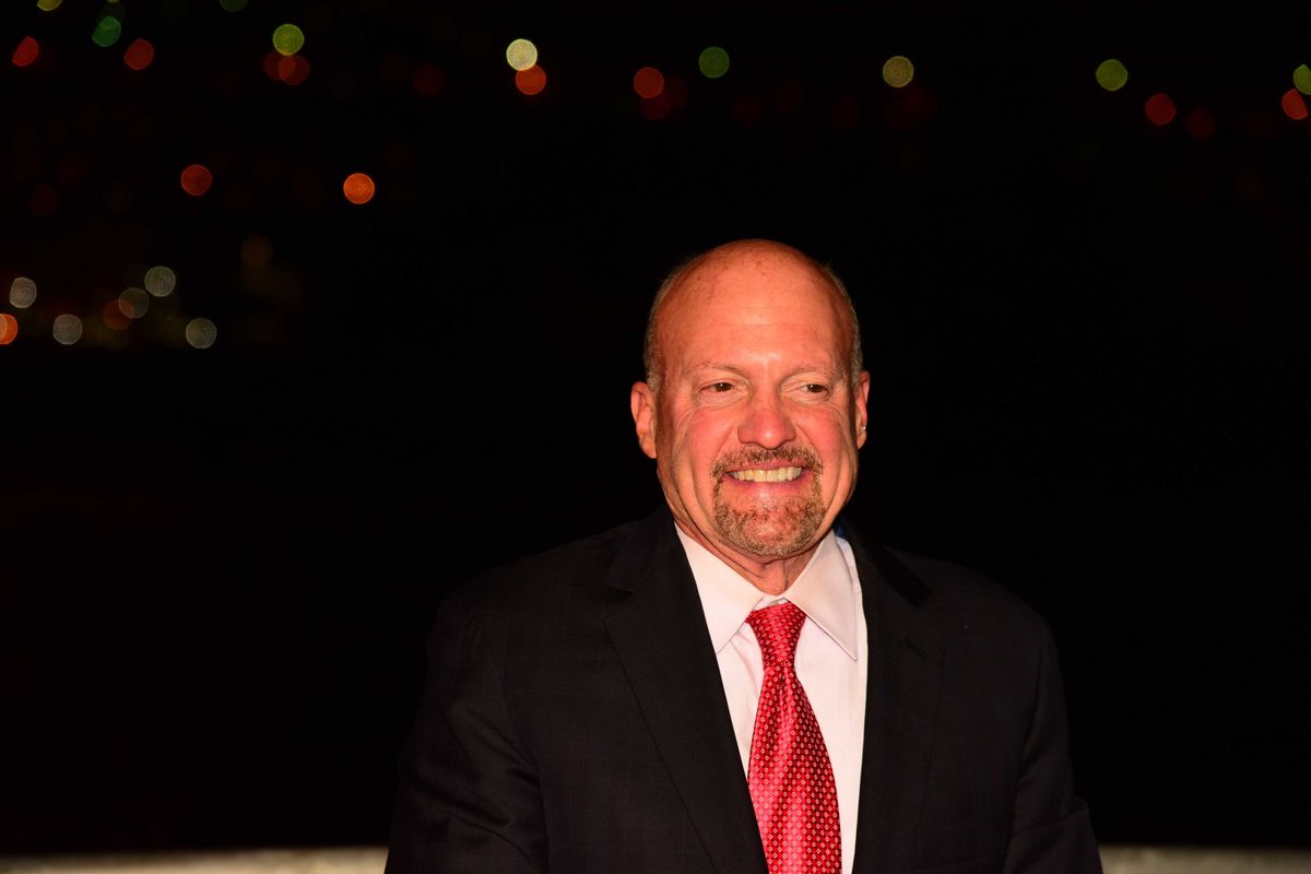 CNBC's Jim Cramer struggles to explain Trump's suspicious stock trade