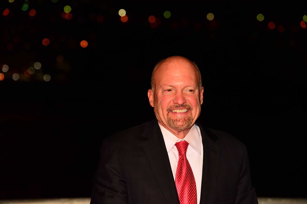 CNBC's Jim Cramer struggles to explain Trump's suspicious stock trade