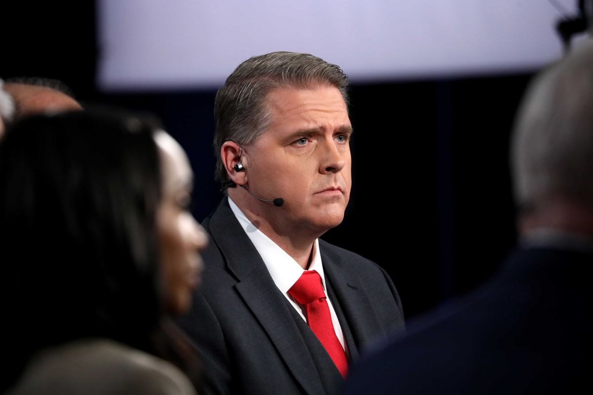 Scott Jennings' tirade defending Trump's close ties to aide backfires immediately