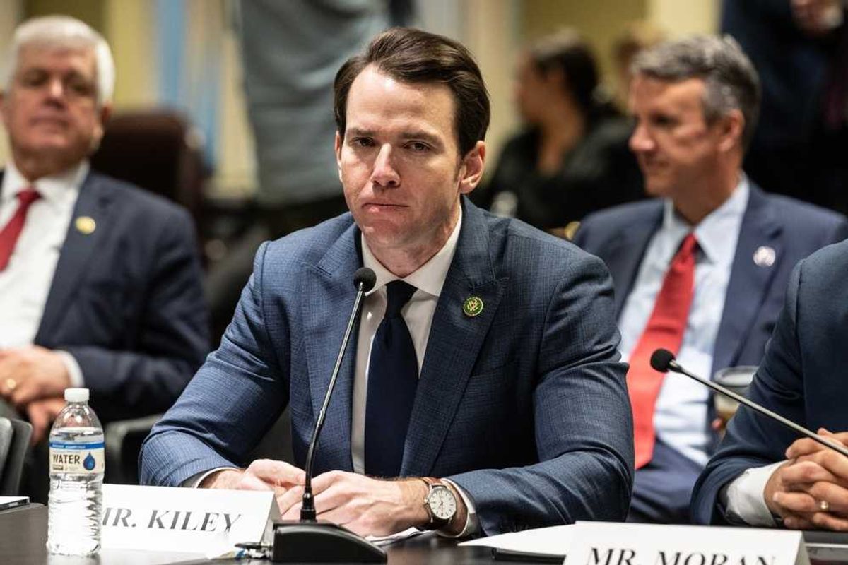 House Republican ditches party to run again