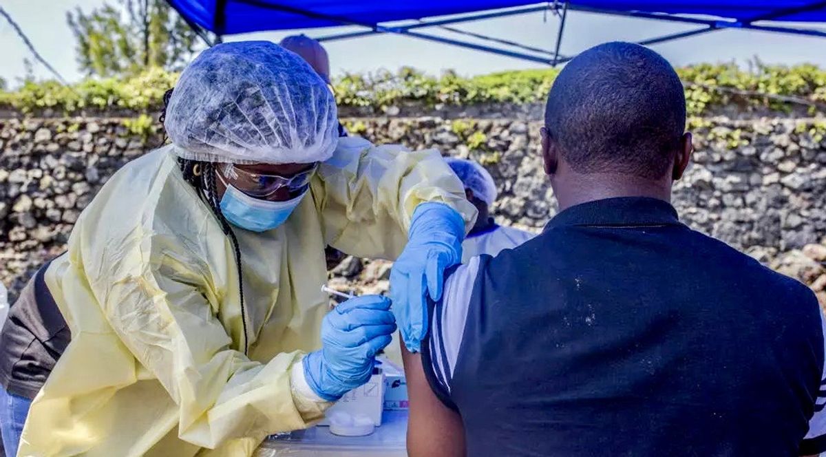 Vaccine 'scavengers' are waiting outside clinics for leftover doses — and their strategy often works