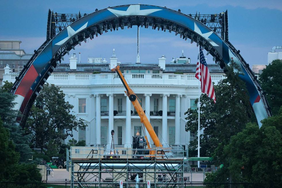 ‘Gnats will swarm’: Weather forecast perfect for bugs to take over Trump’s UFC fight