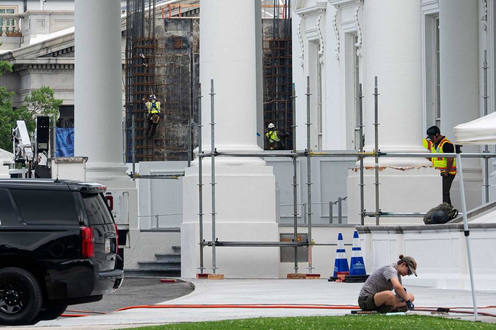 'Giant tarp' at White House startles reporters amid Trump update to iconic columns