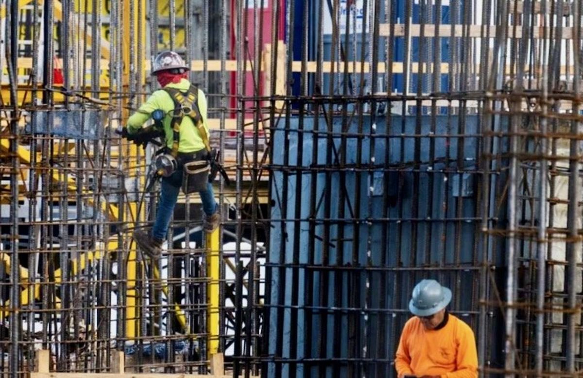 U.S. private sector hiring picks up again in March