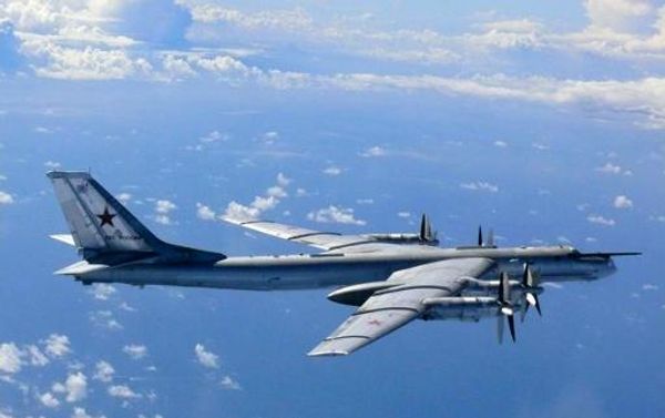 Russian bombers, fighter jets spotted in the sky above Crimea