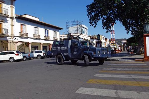 Vigilantes enter 'crown jewel' of Mexican drug cartel's key bastion in Apatzingan