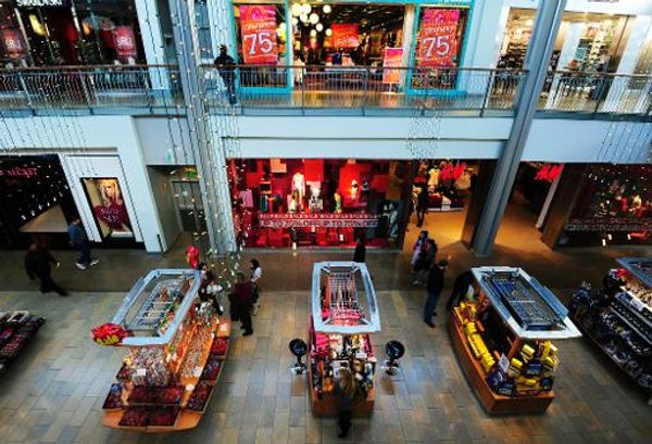 UPDATE: 3 people dead in mall shooting outside Washington, DC