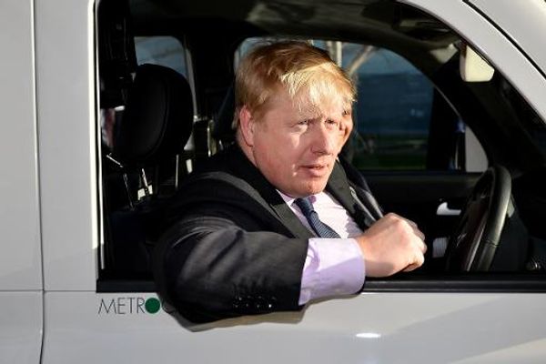 London Mayor Boris Johnson supports smoking ban in cars