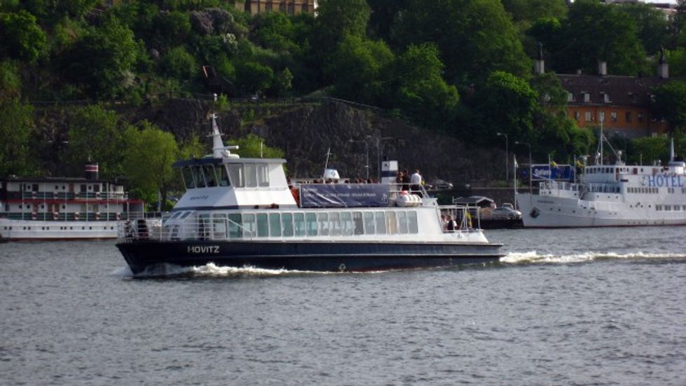 Converted 75-foot electric ferry can recharge in just ten minutes