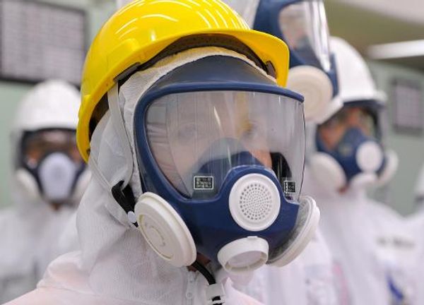 U.S. ambassador Caroline Kennedy tours Fukushima nuclear plant