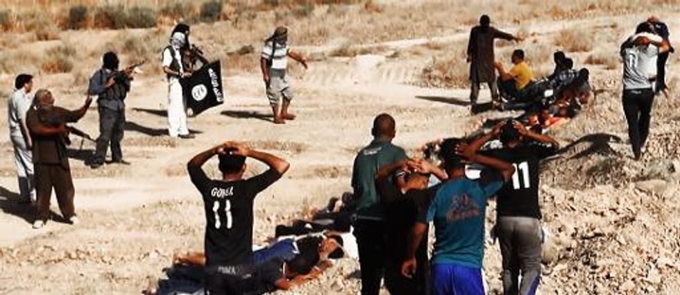 Photos said to show jihadists executing Iraq troops