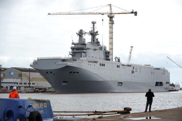 Hollande says sale of French warships to Russia still on 'for now'
