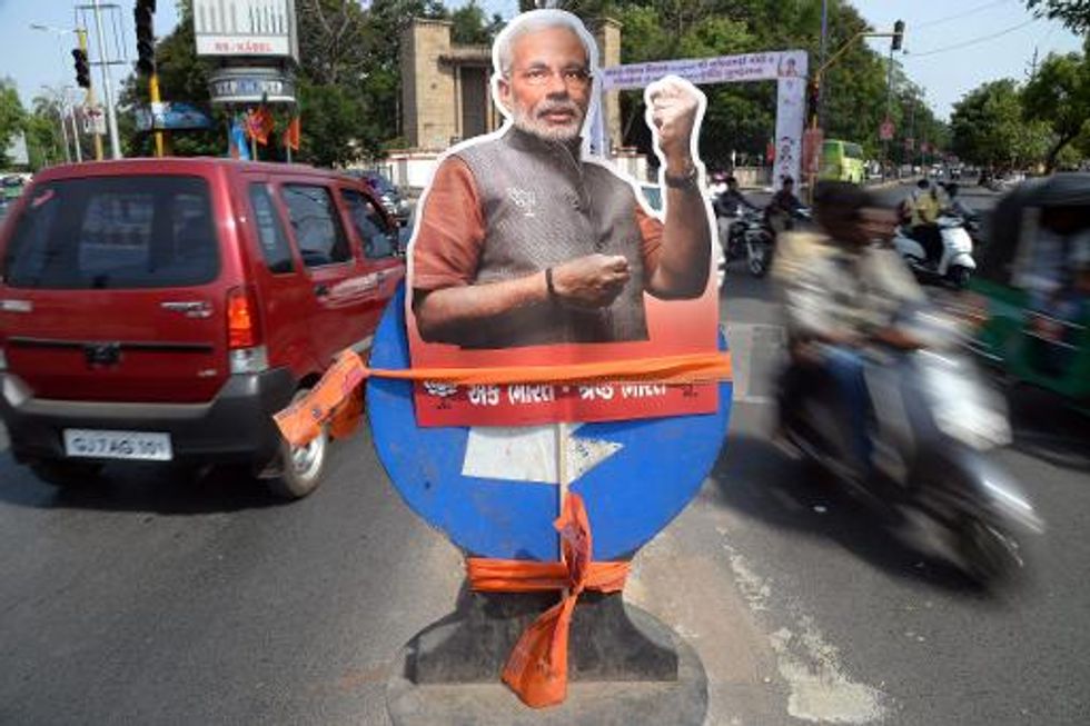 Hero's welcome for India PM-elect Modi as he arrives in Delhi