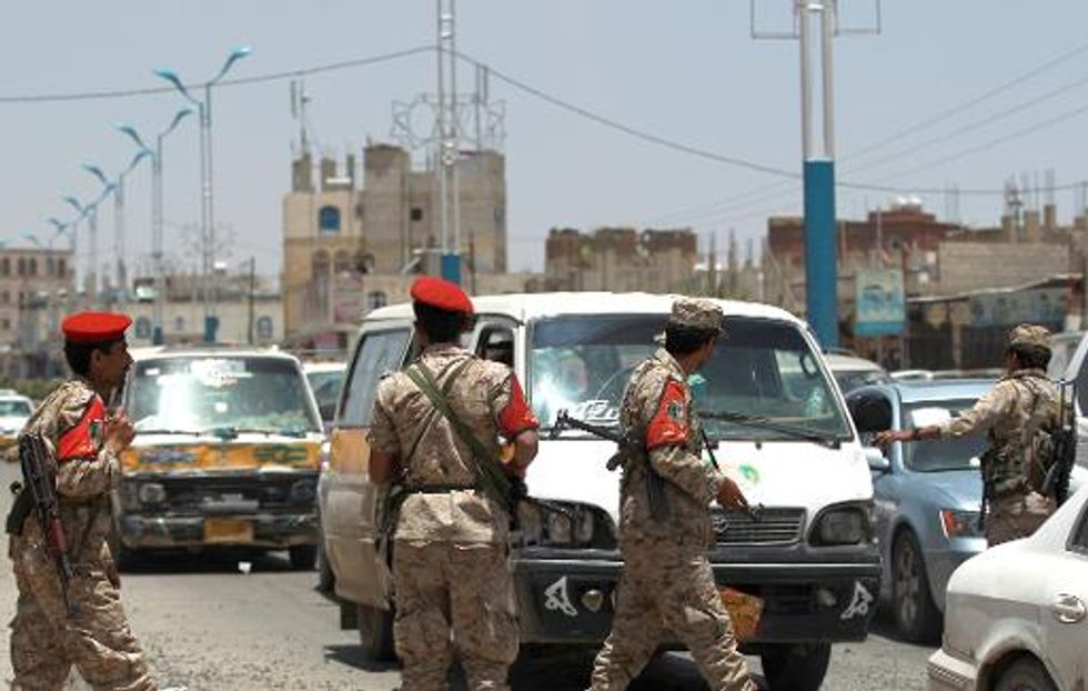 Yemeni troops encircle mosque controlled by former president Ali Abdullah Saleh amid concerns he is plotting a coup