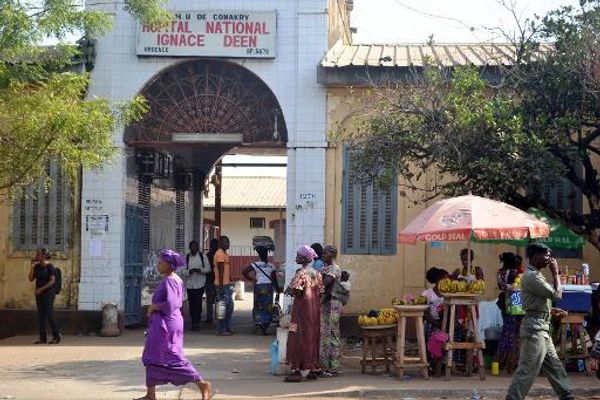 Guinea battles to contain deadly Ebola outbreak as Senegal closes its border
