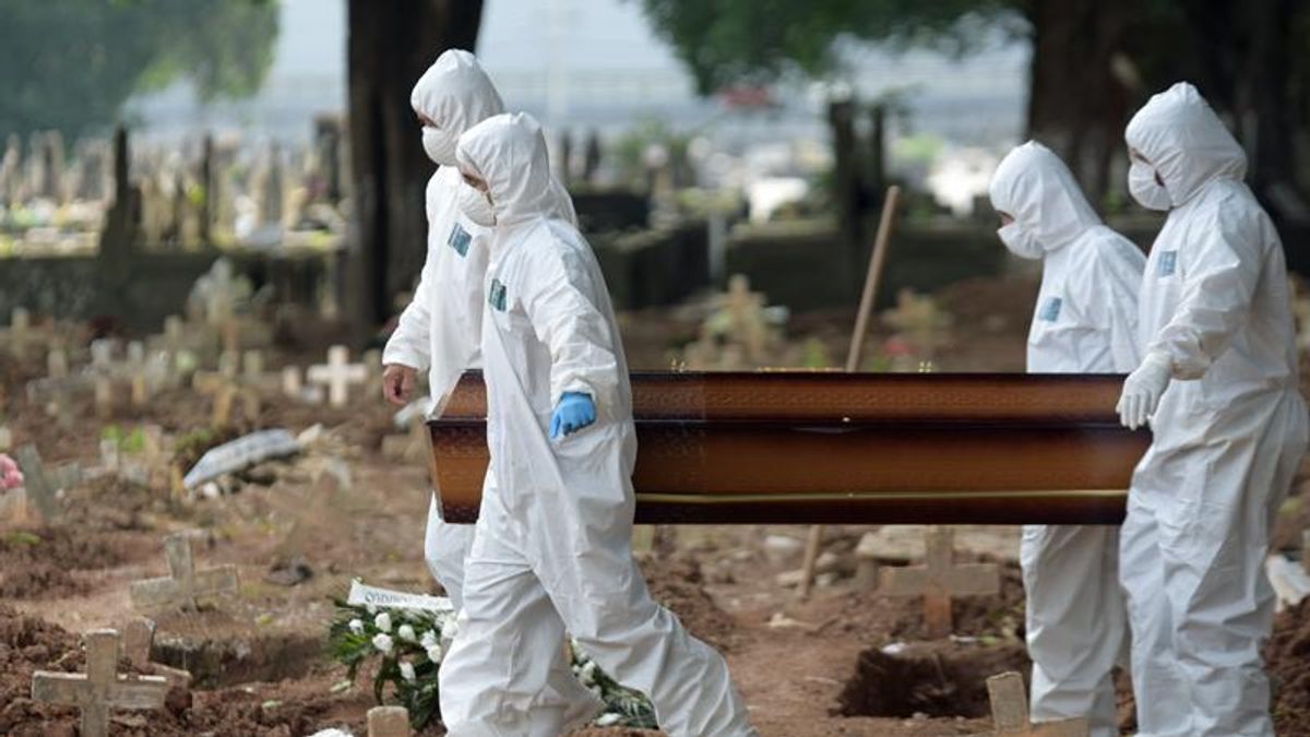 Americans are eligible for $9,000 for COVID funeral expenses — but there's a glitch