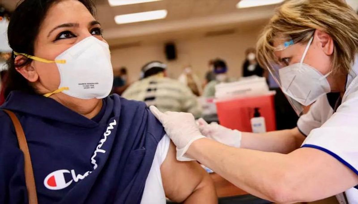 US COVID cases down 61% since peak, troops deploy for vaccine campaign