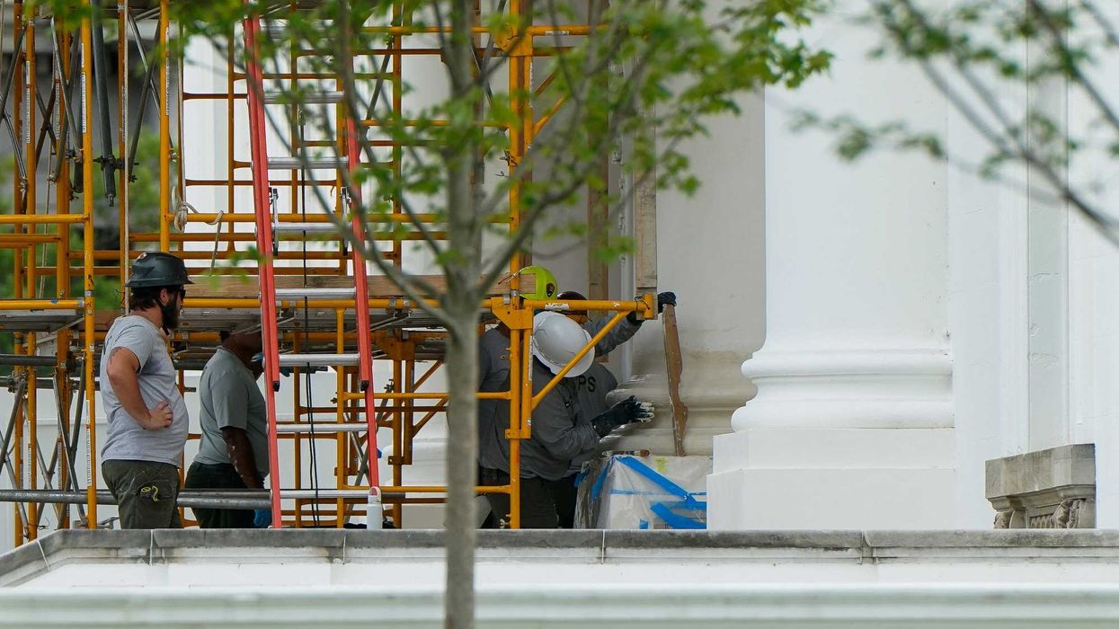 Trump marvels at DC beautification with extreme close-up of blurry concrete