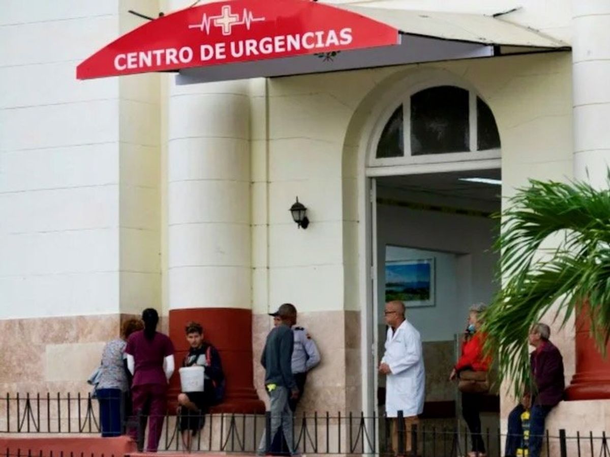 Cuba boosts doctors' wages in bid to halt mass exodus