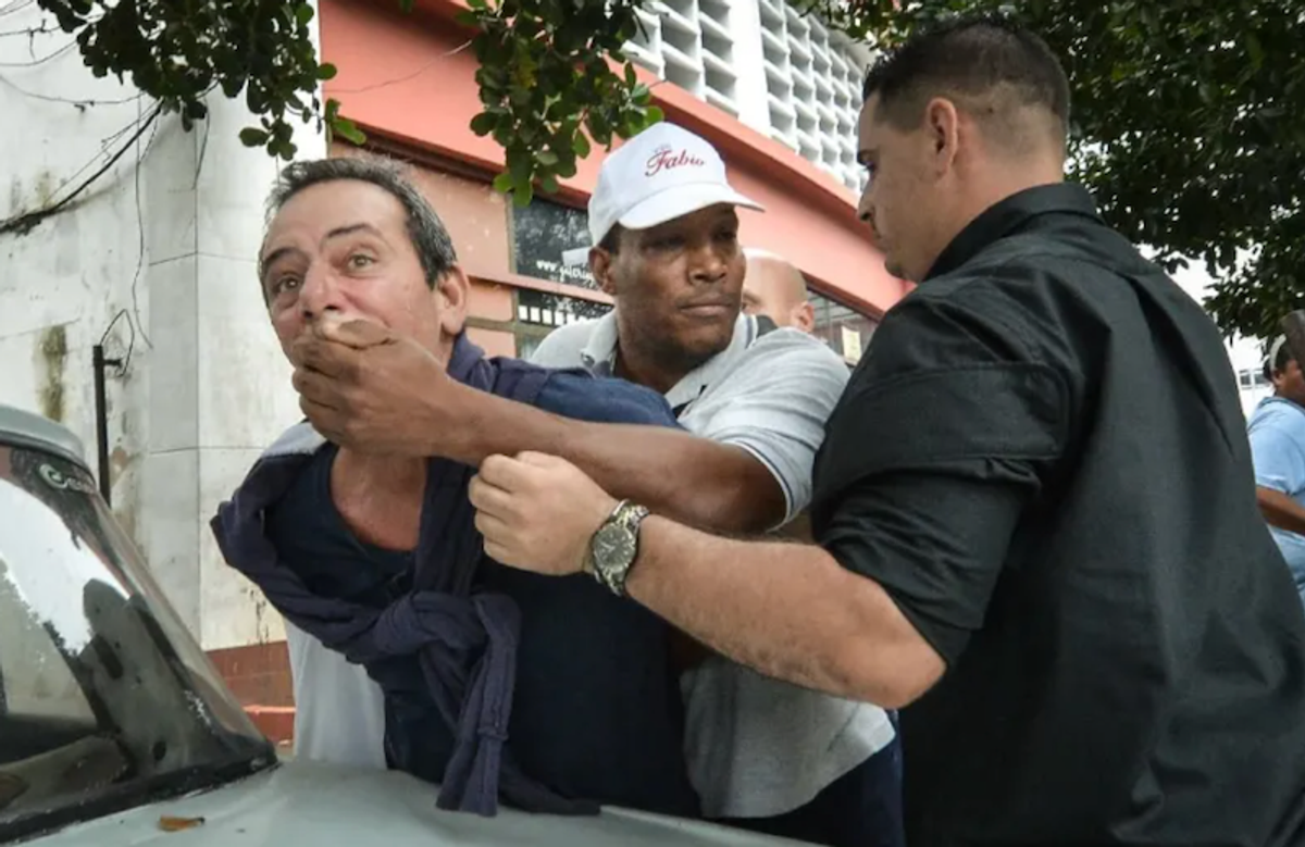 Cuban journalist arrives in U.S. in 'forced exile'