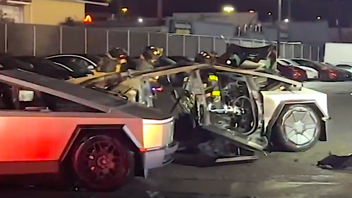 'Scary moment': Reporter threatened while covering Cybertruck fires