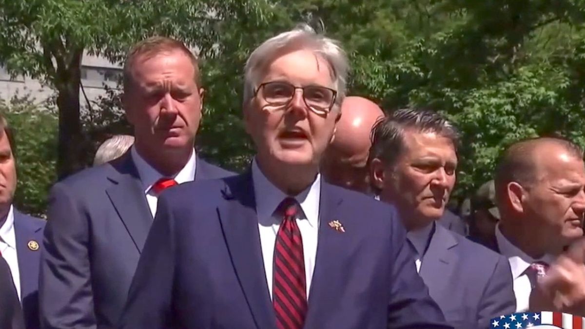 Dan Patrick shouts down journalist at trial: 'Donald Trump is not the ruling class!'