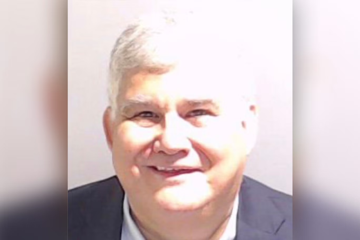 Watch: Fulton County judge threatens to boot laughing Trump co-defendant from hearing