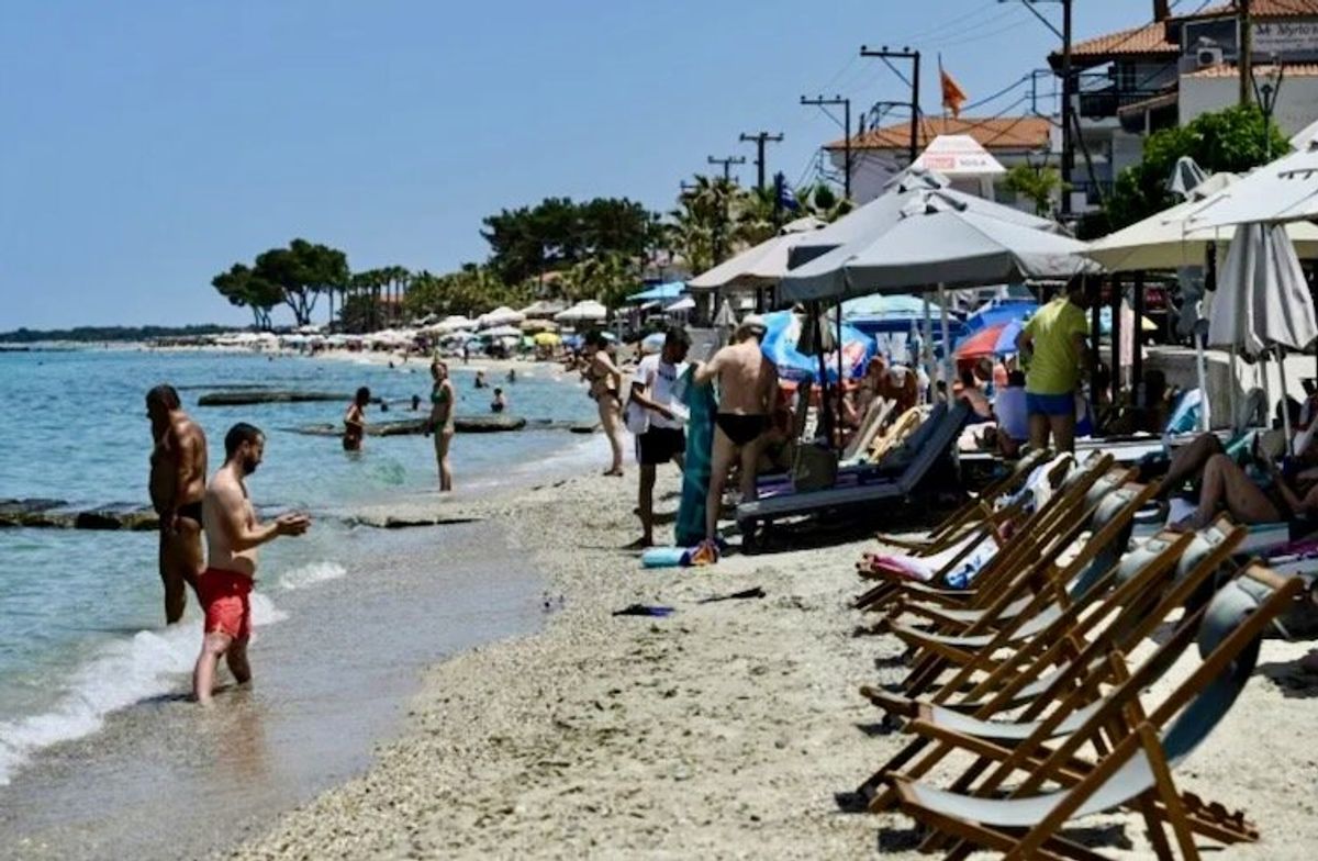 Sunbed wars: Greece tries to rein in beach chaos
