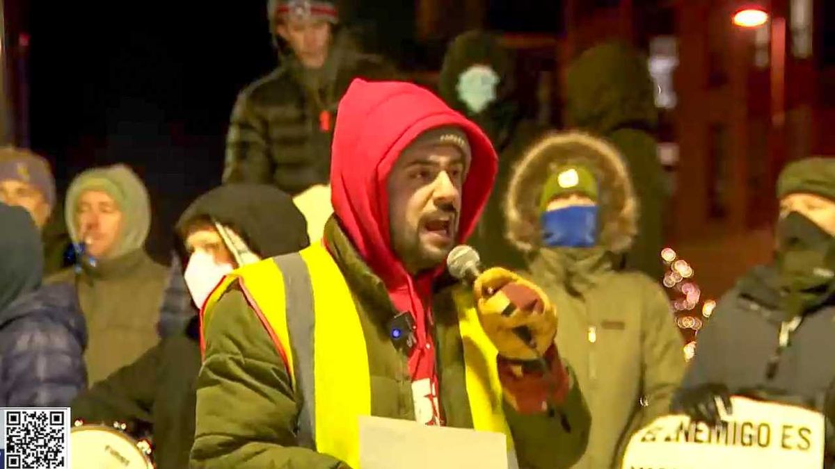 Protesters blare noise to prevent ICE agents from sleeping at Minnesota hotel