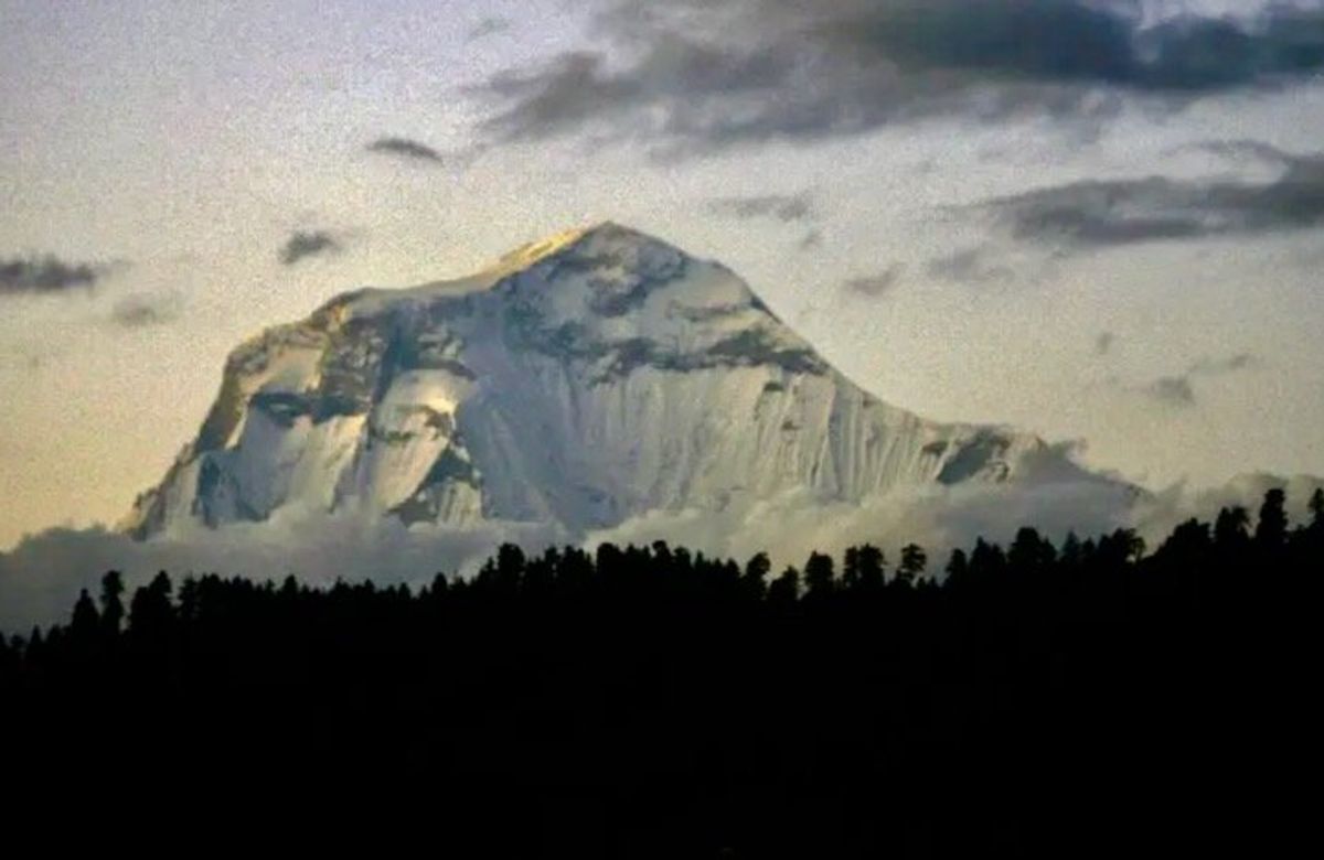 Nepali teams retrieve bodies of five Russian climbers