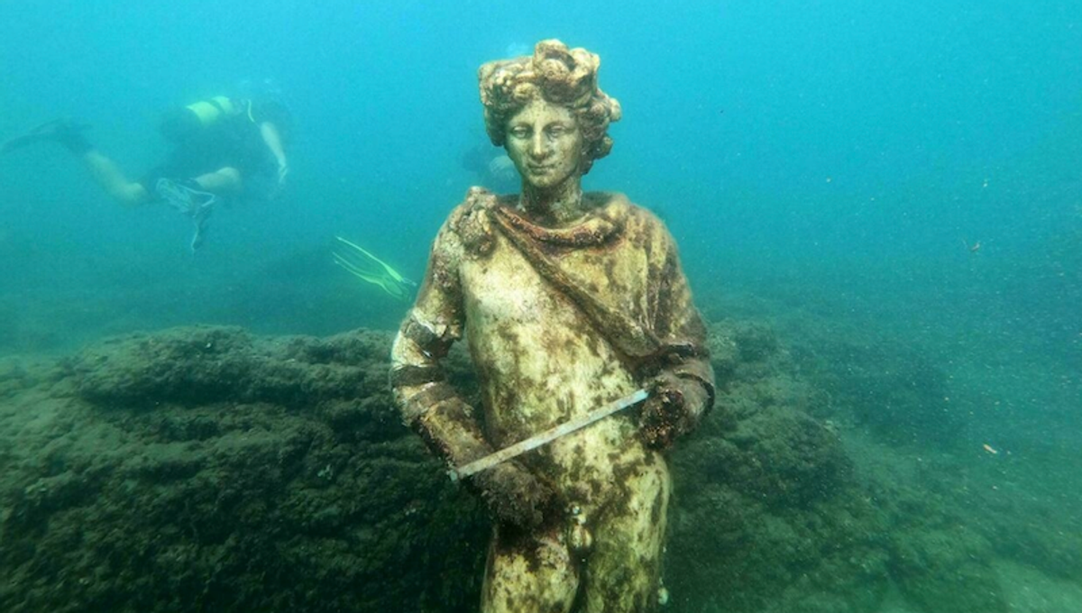 Diving among ancient ruins where Romans used to party