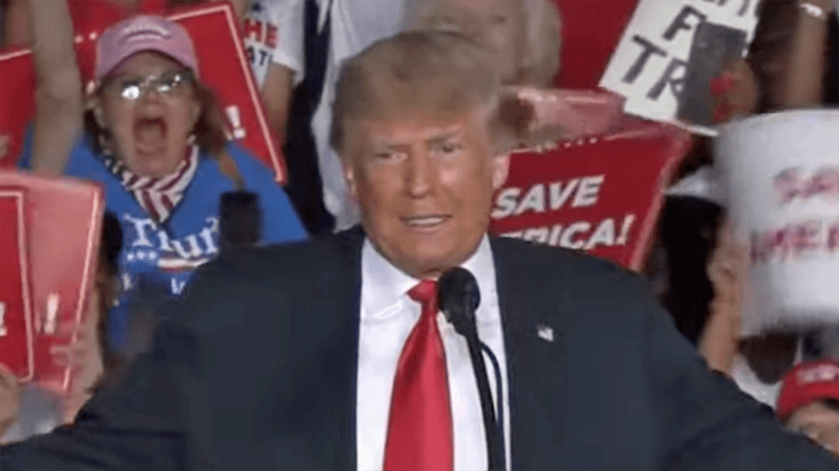 Trump launches fresh attack on the legitimacy of the Obama administration at Georgia rally