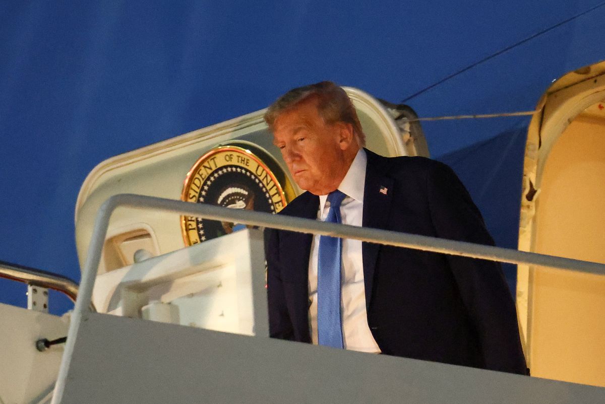 'Reeks of regret': Analyst sees multiple Trump allies giving off 'whiff of panic'
