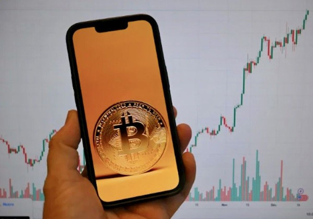 Bitcoin hits record above $109,000 awaiting Trump