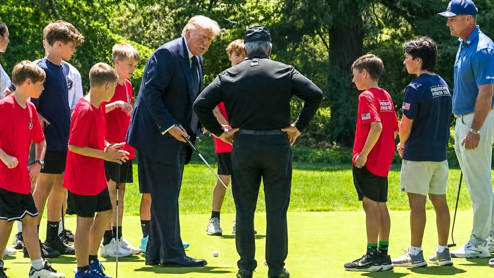 Trump misses every putt as he demonstrates athletic prowess to kids at White House