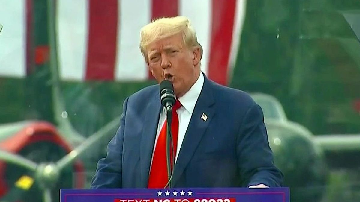 'Don't get personal': Trump rages after Michelle and Barack Obama speak at DNC