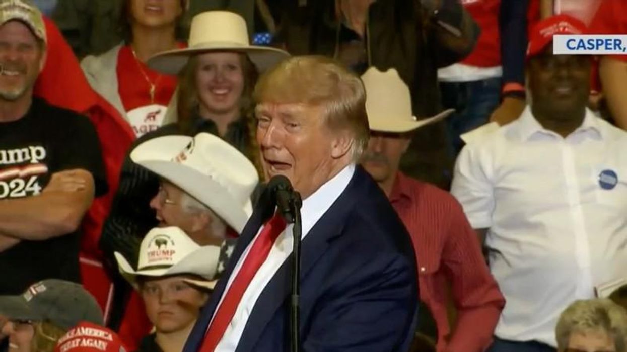Trump interrupts rally to rant about his thinning hair: 'I'm not happy, I don't like that'