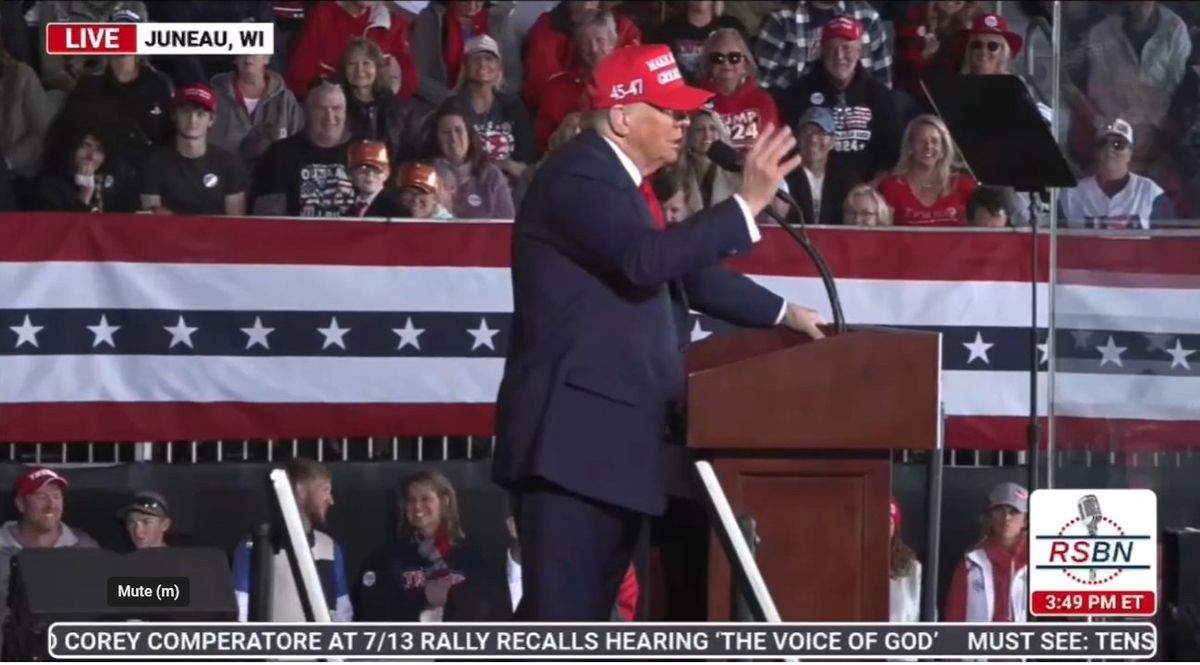 Trump mocked after he 'can't stay on track' during speech due to 'aggressive' fly on stage