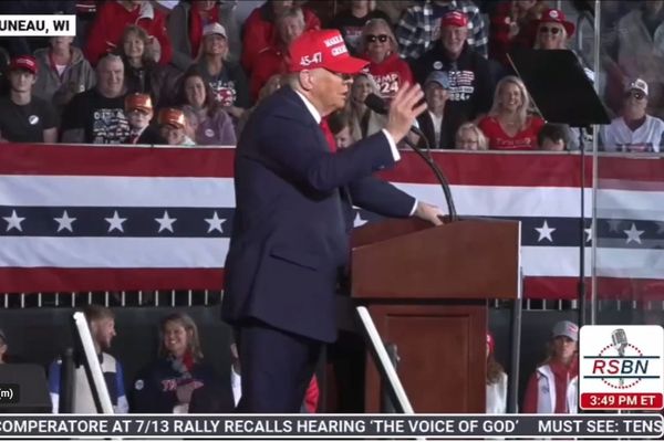 Trump mocked after he 'can't stay on track' during speech due to 'aggressive' fly on stage