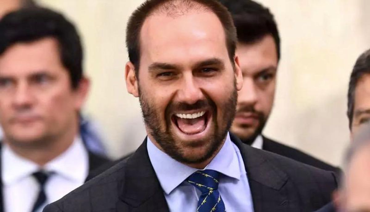 Bolsonaro's son changes Twitter profile picture to Trump