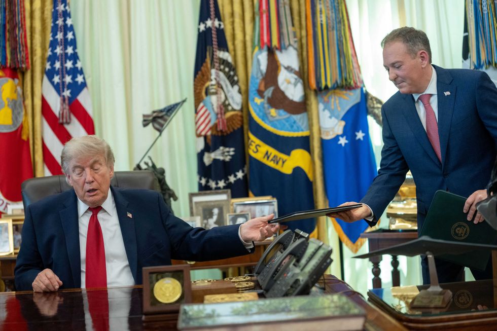 'Incredible': Erin Burnett taken aback as Trump navigates 'betrayal of his base'