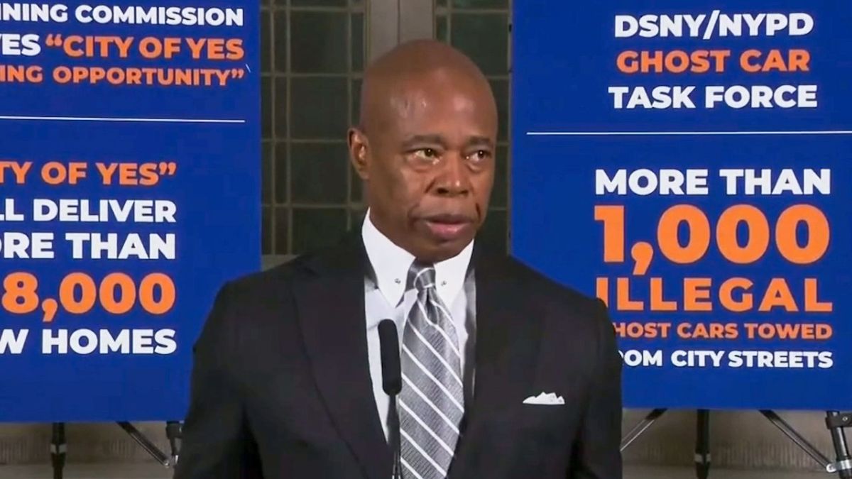 'Ridiculous': Indicted Dem mayor  courts Trump's support — and is immediately slammed