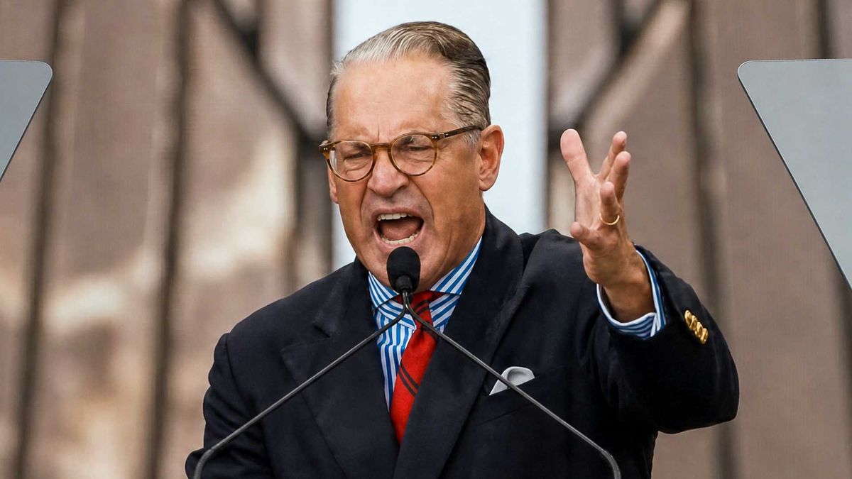 MAGA evangelical tells thousands Lord 'raised up' Trump for ballroom: 'Gift from God'