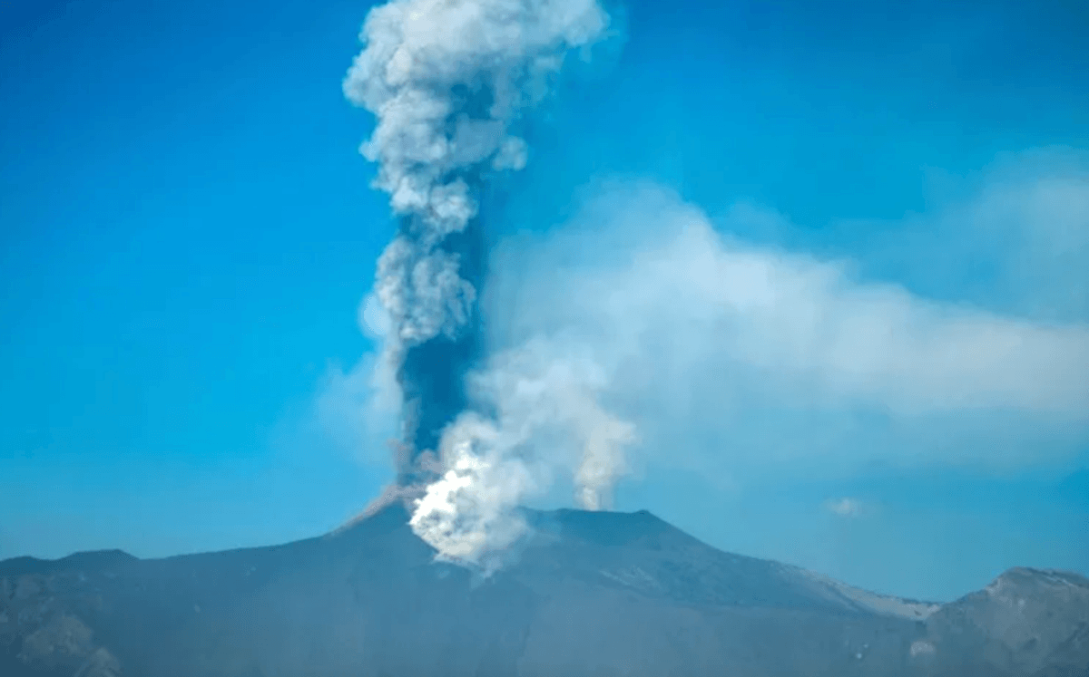 Etna eruption forces closure of Sicily's Catania airport