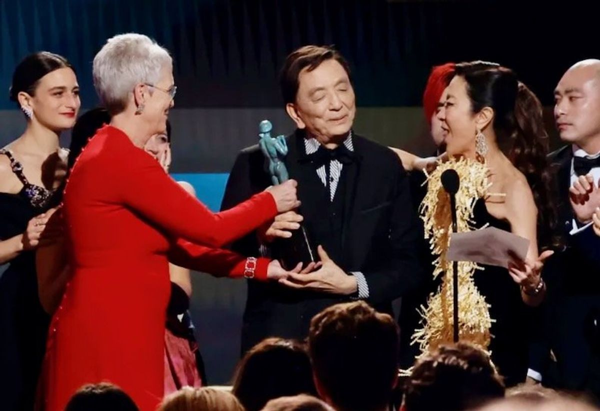 'Everything Everywhere' wins (nearly) all at SAG Awards