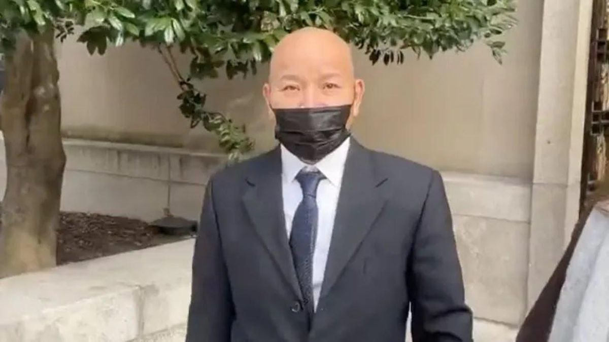 Ex-cop gets prison time for Capitol riot charge after breaking down in tears at sentencing hearing: report