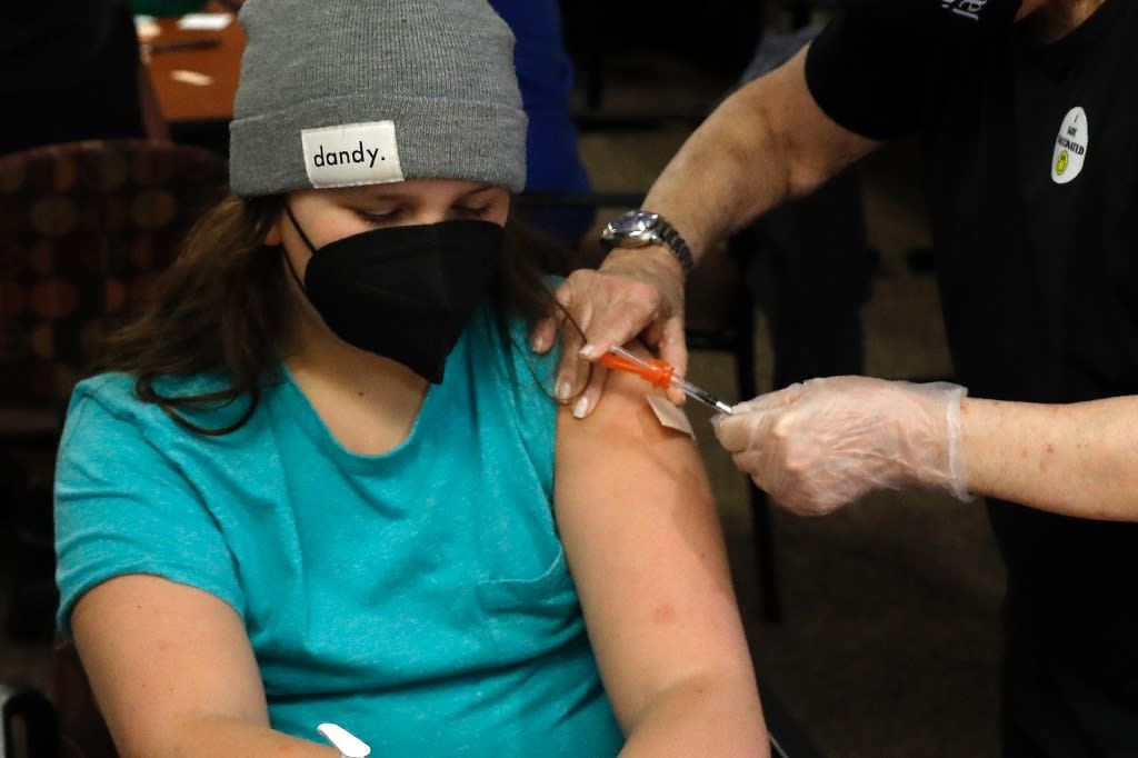 Donuts and hangouts: US kicks off Covid vaccination for teens - Vimarsana News