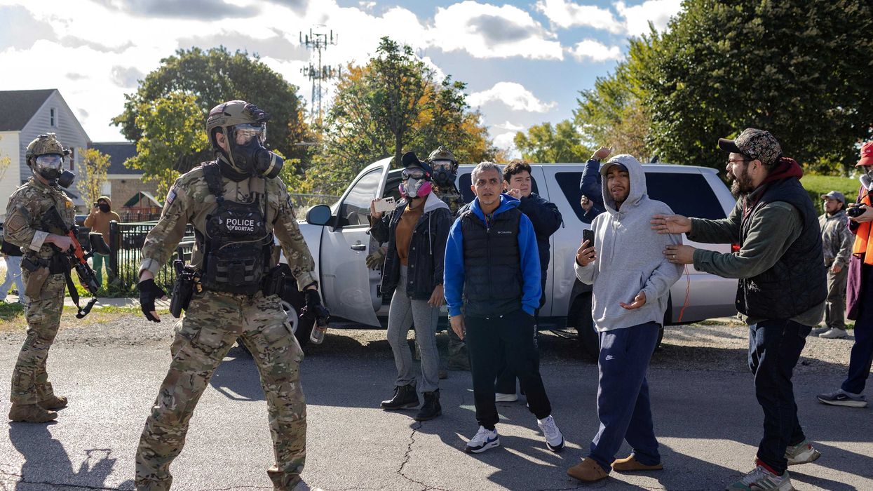 Feds deploy teargas in wealthy Chicago neighborhood