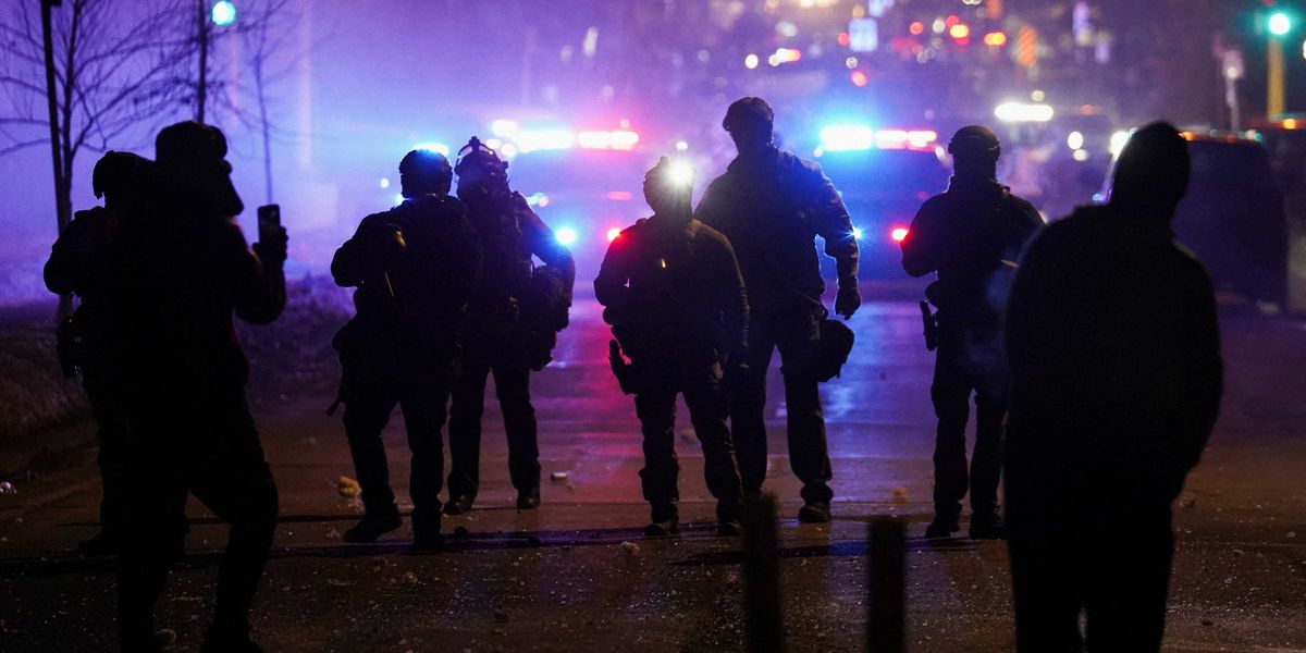 Trump's FBI sent a financial crimes expert into a Minneapolis ICE storm. It didn't go well